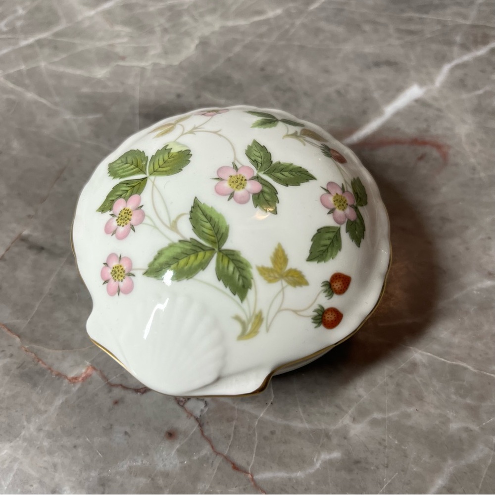 Wedgwood Wild Strawberry Trinket Box